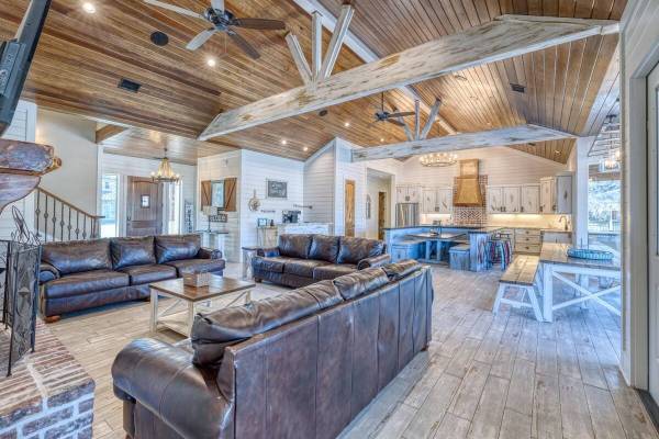 Frio River rental kitchen