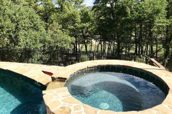 frio river rental with hot tub