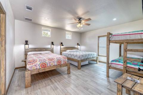 Frio River rental bedroom